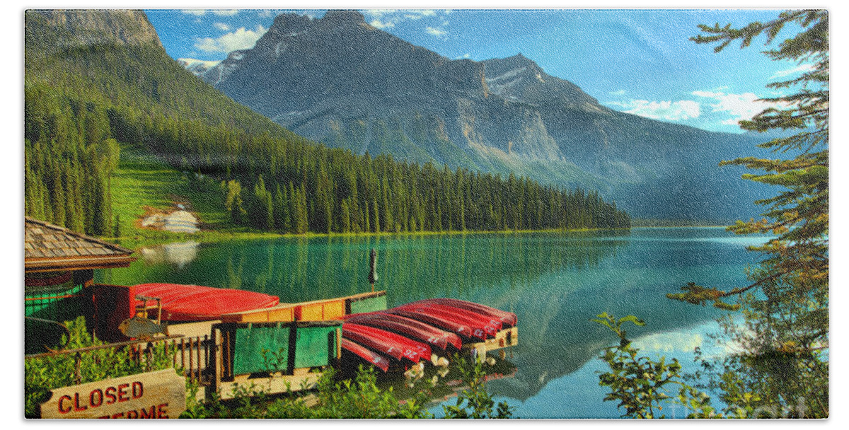 Emerald Lake Bath Towel featuring the photograph Early Morning At Emerald Lake by Adam Jewell