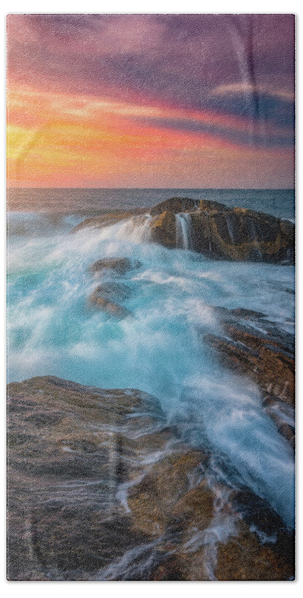 Waves Hand Towel featuring the photograph East Coast Light Flow by Darren White