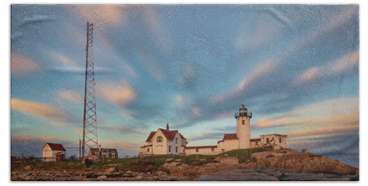 Eastern Point Light Bath Towel featuring the photograph Eastern Point Lighthouse at Sunset by Kristen Wilkinson