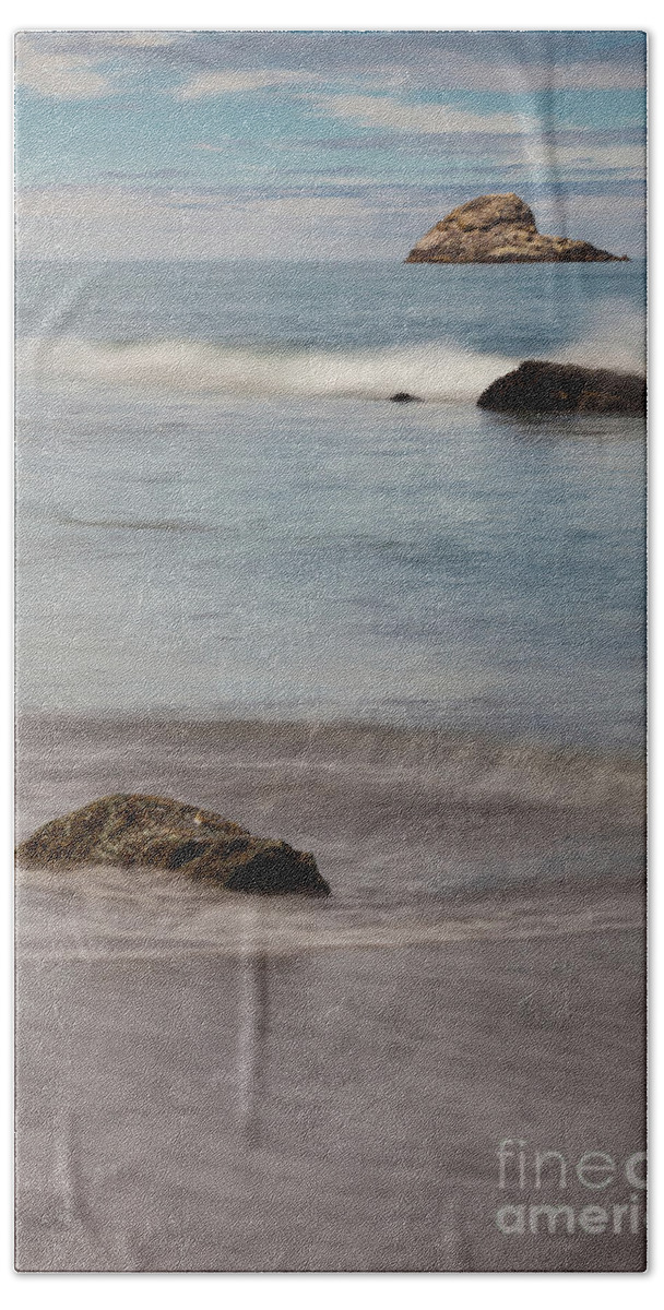 Ocean Bath Towel featuring the photograph Easy by Mark Alder