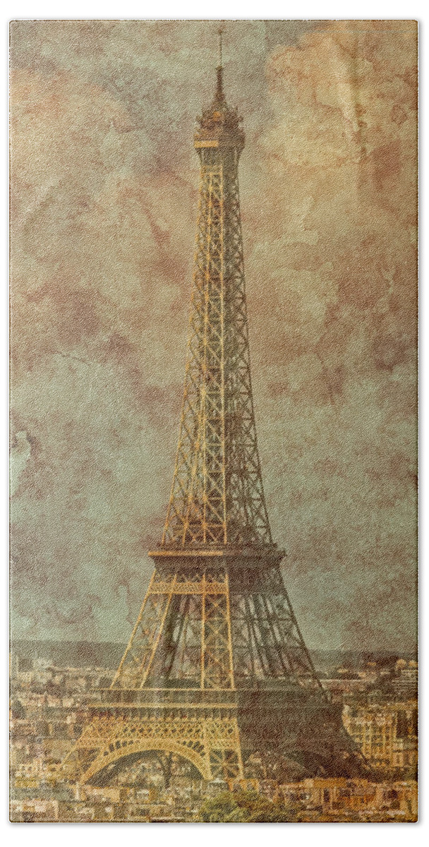 Paris Bath Towel featuring the photograph Paris, France - Eiffel Tower by Mark Forte