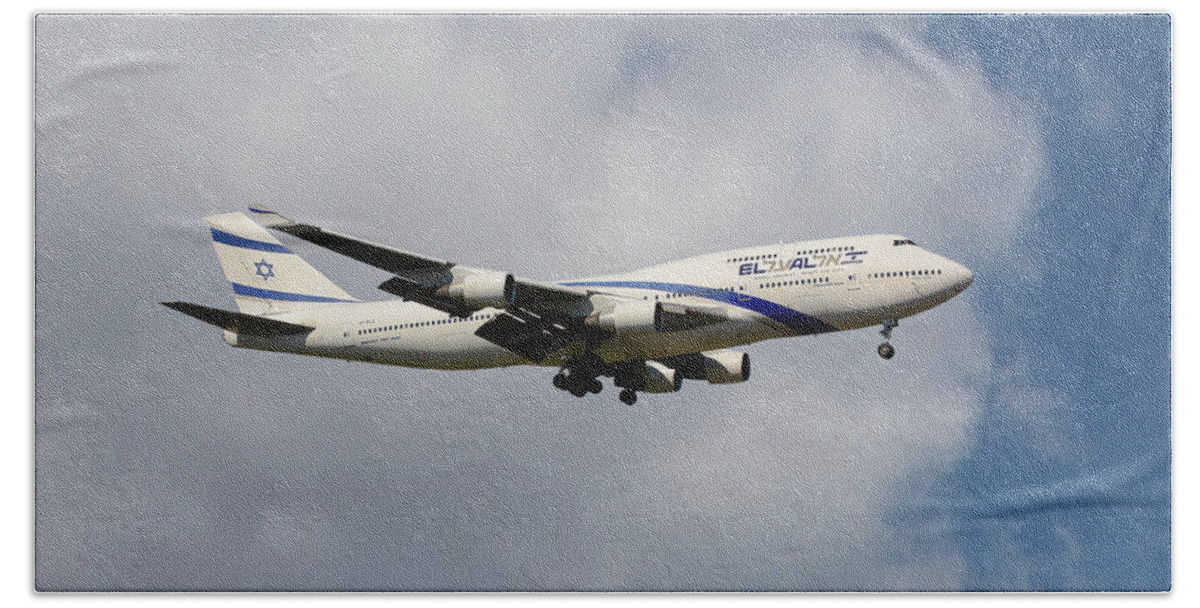 El Al Hand Towel featuring the photograph El Al Israel Airlines Boeing 747-458 5 by Smart Aviation