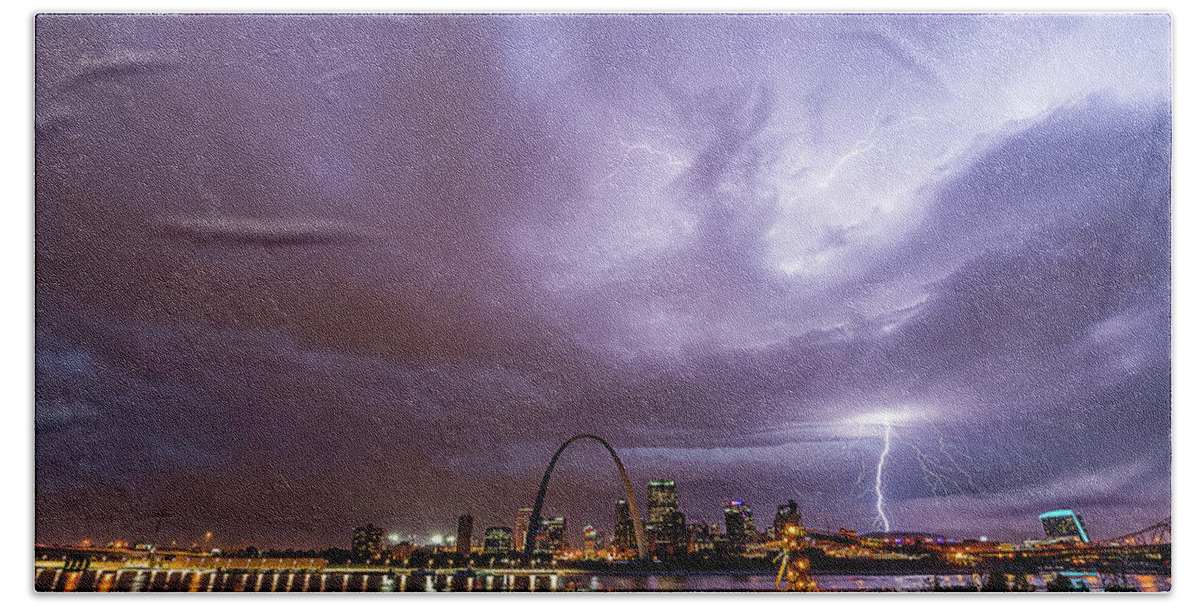 St. Louis Bath Towel featuring the photograph Electric Gateway by Marcus Hustedde