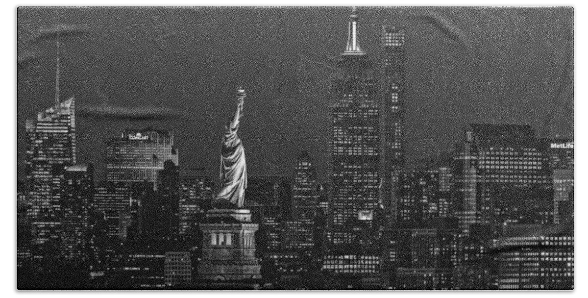 Statue Of Liberty Bath Towel featuring the photograph Empire State And Statue Of Liberty II BW by Susan Candelario