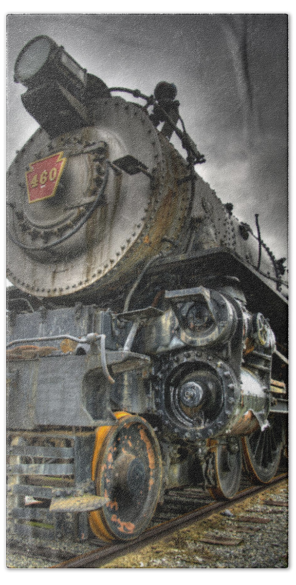 Hdr Hand Towel featuring the photograph Engine 460 by Scott Wyatt