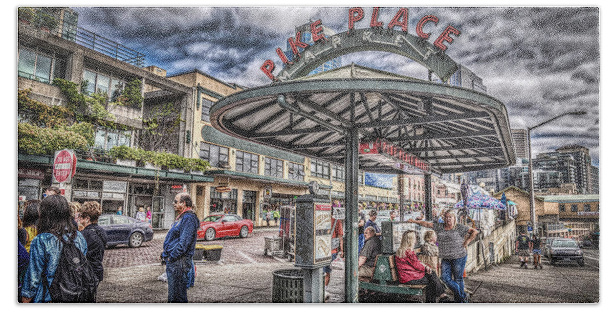 Pike Place Bath Towel featuring the photograph Entering Pike Place by Spencer McDonald