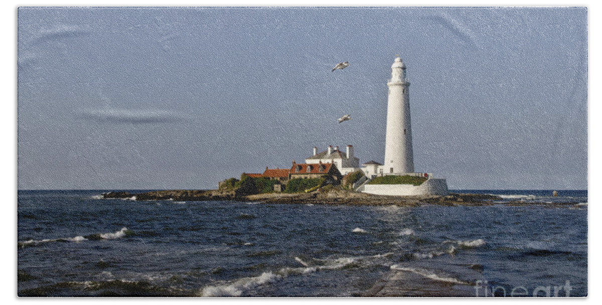 Lighthouse Bath Towel featuring the photograph Evening at St. Mary's Lighthouse by Elena Perelman