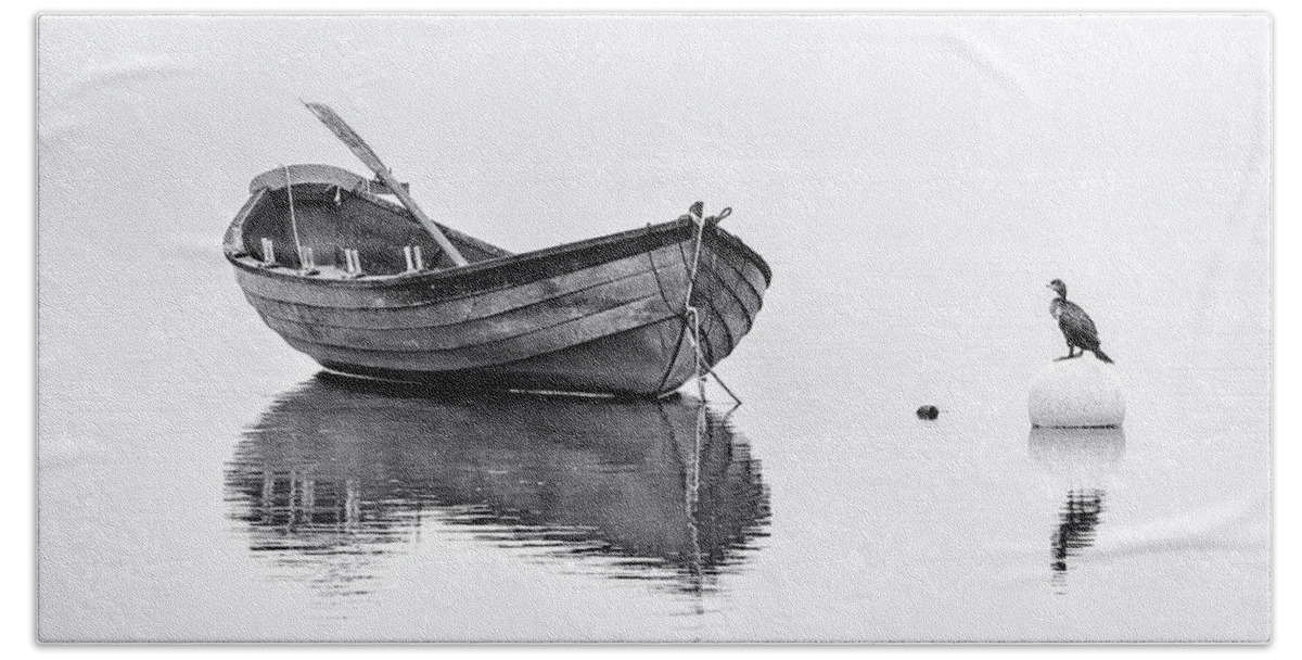 Boat Bath Towel featuring the photograph Eye to Eye by Rob Davies