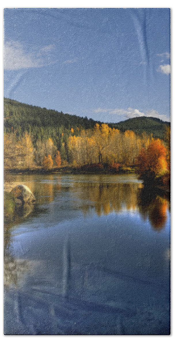 Hdr Hand Towel featuring the photograph Fall at Blackbird Island by Brad Granger