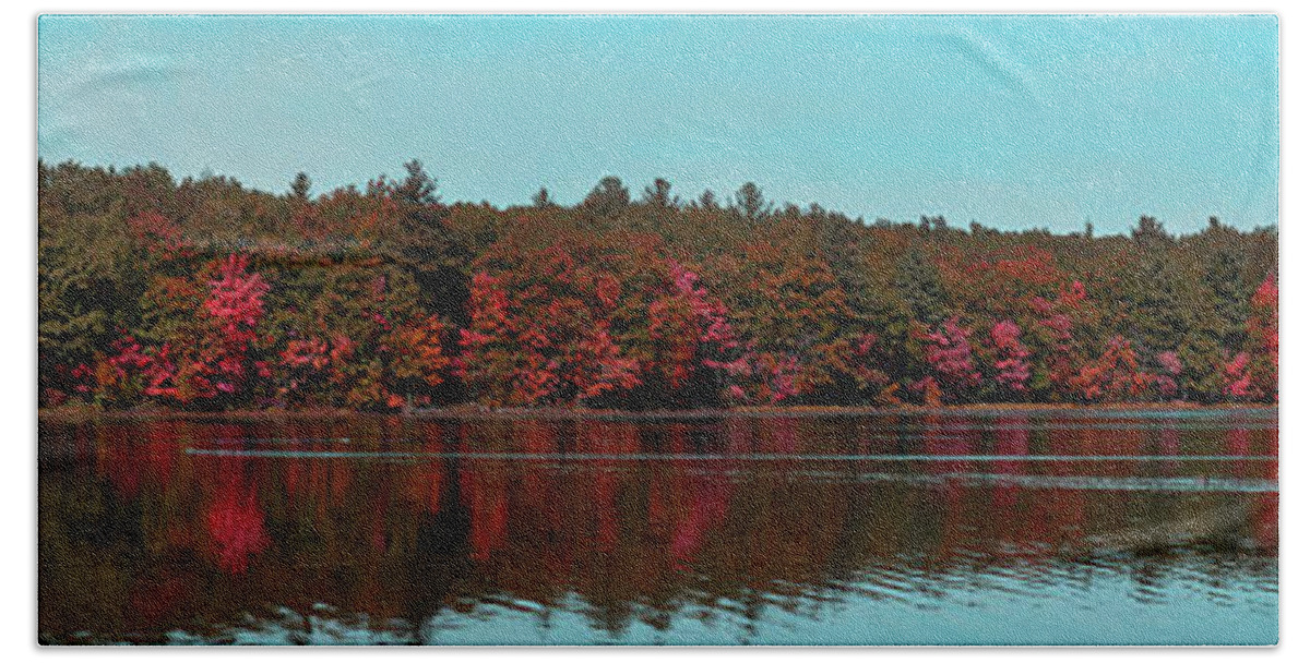 Panorama Bath Towel featuring the photograph Fall In NH by Nora Braun
