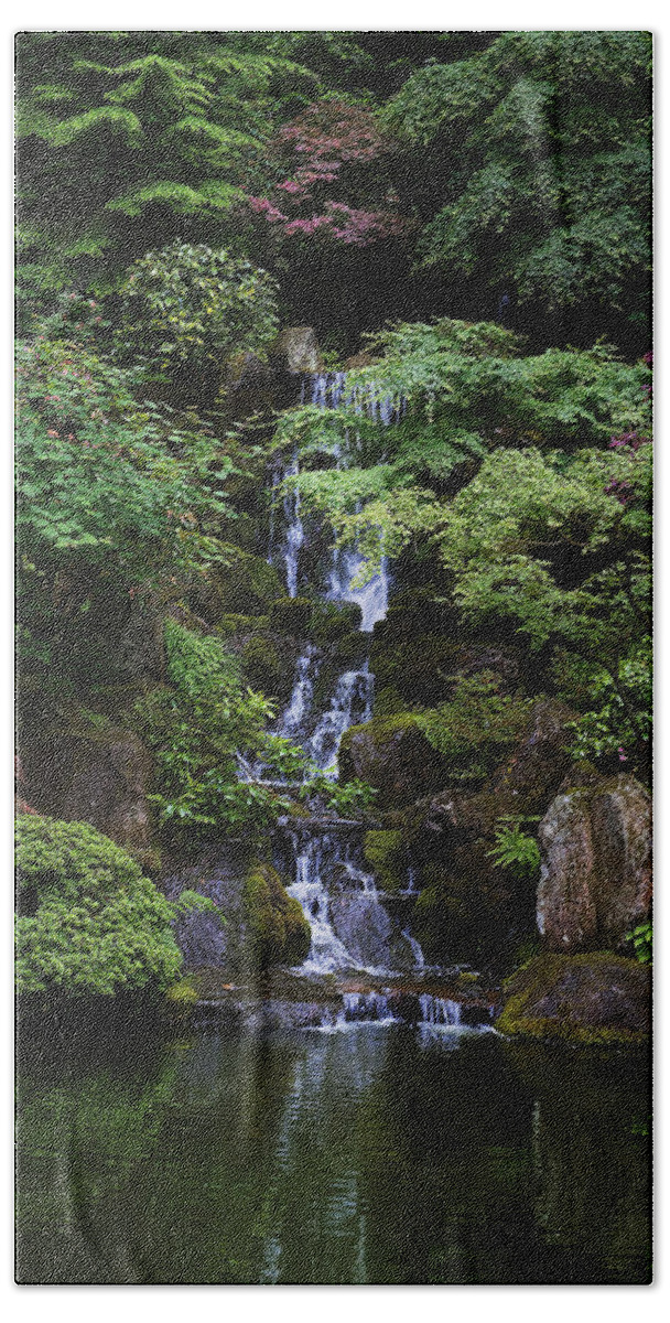 Falls Hand Towel featuring the photograph Falls in the Green by John Christopher