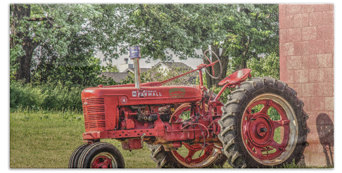 Tractor Hand Towel featuring the photograph Farmall Tractor by Rod Best