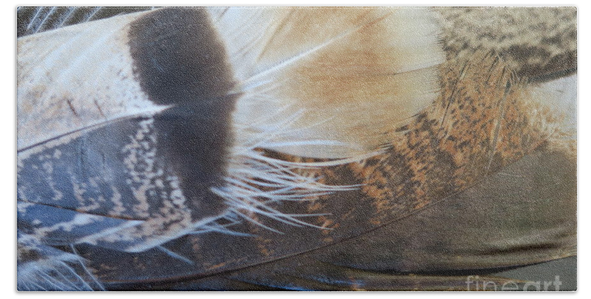 Feather Bath Towel featuring the photograph Feathers 1 by Brandy Woods