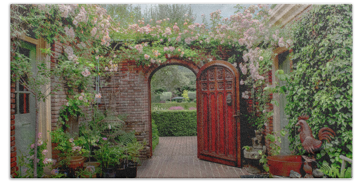 Filoli Hand Towel featuring the photograph Filoli Garden Entrance by Patricia Dennis