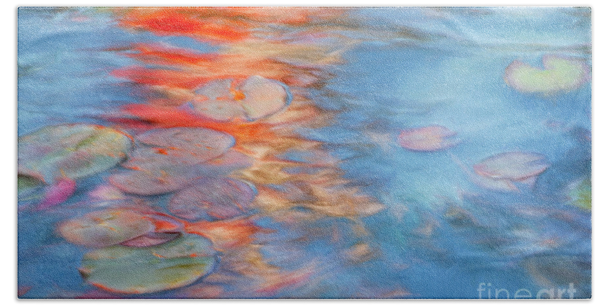 Water Bath Towel featuring the photograph Fire on the Water by Marilyn Cornwell