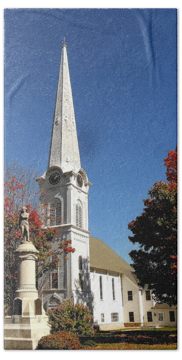 Church In Manchester Bath Towel featuring the photograph First Congregational Church and Ethan Allen Revolutionary War Patriot Statue in Manchester Vermont by Linda Stern