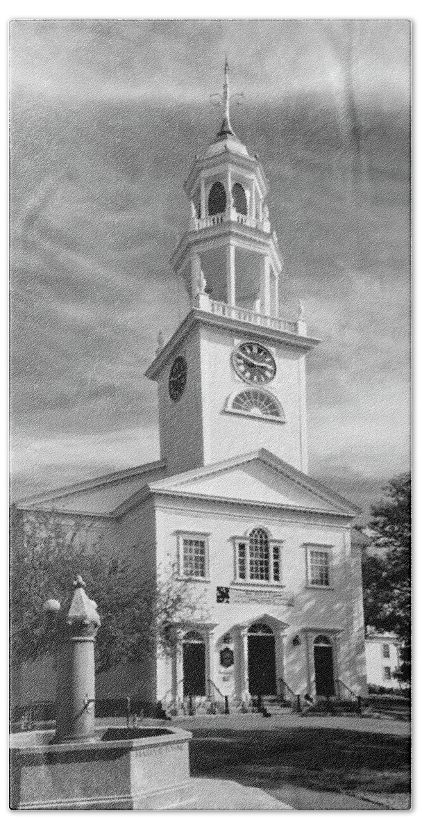 First Parish Church; Church; Massachusetts; Manchester By The Sea; Blank And White; Country; Parish Bath Towel featuring the photograph First Parish Church by Mick Burkey