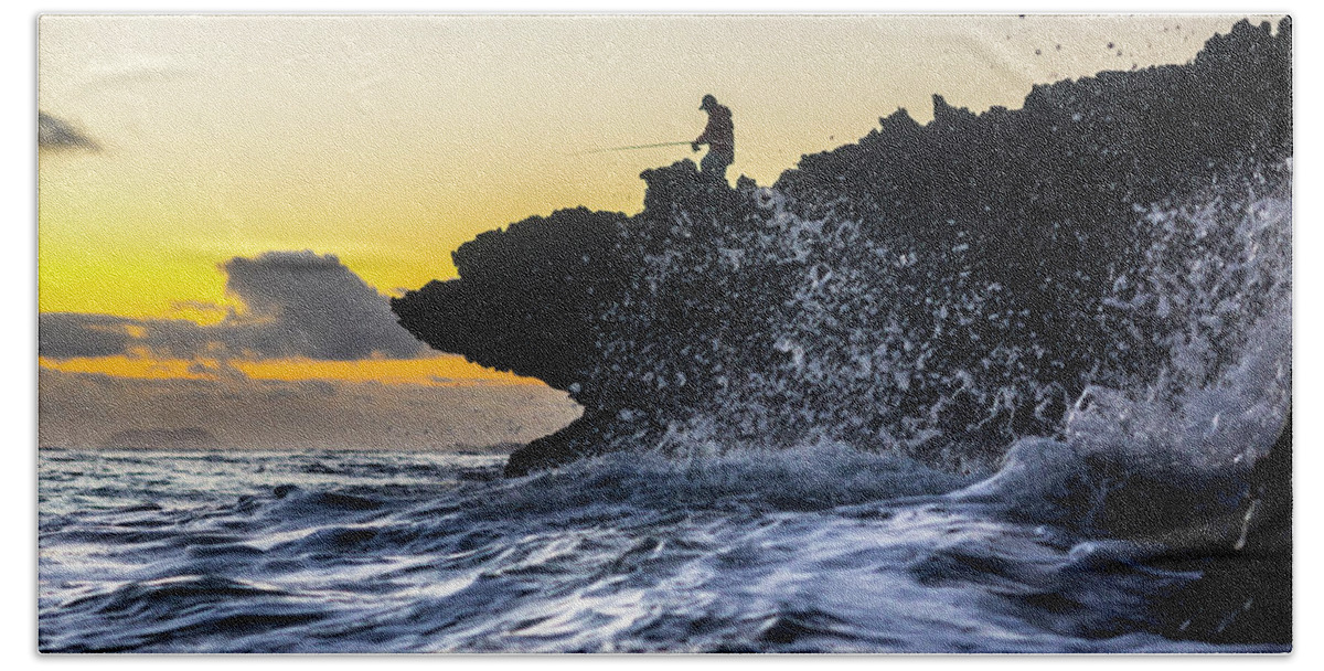 Rock Fishing Bath Towel featuring the photograph Fishing For Foam by Sean Davey