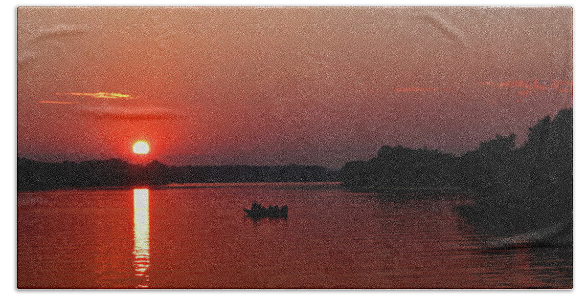 Wausau Bath Towel featuring the photograph Fishing Until Sunset by Dale Kauzlaric