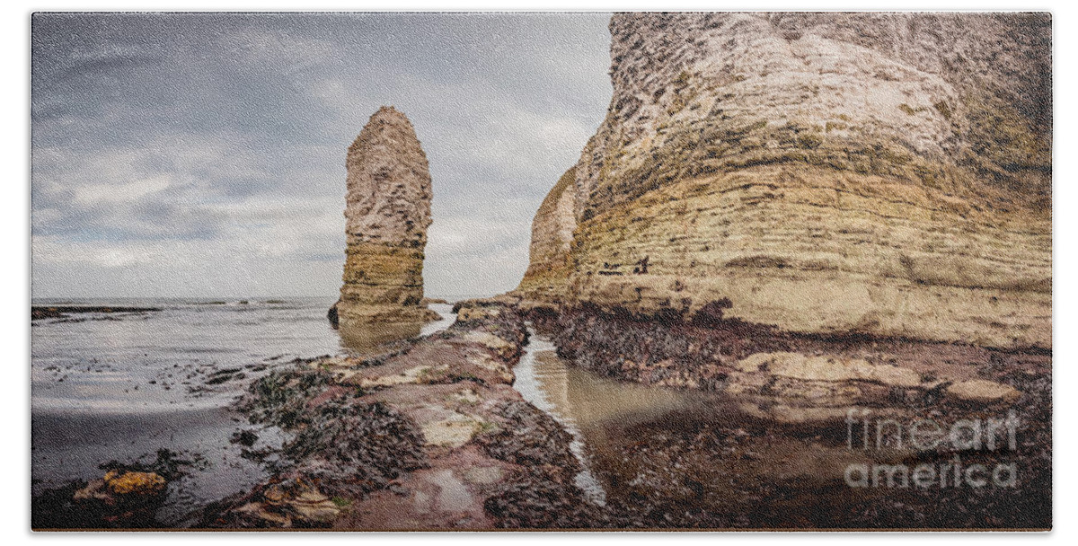 Cliffs Bath Towel featuring the photograph Flamborough Head, North Yorkshire, UK by Mariusz Talarek