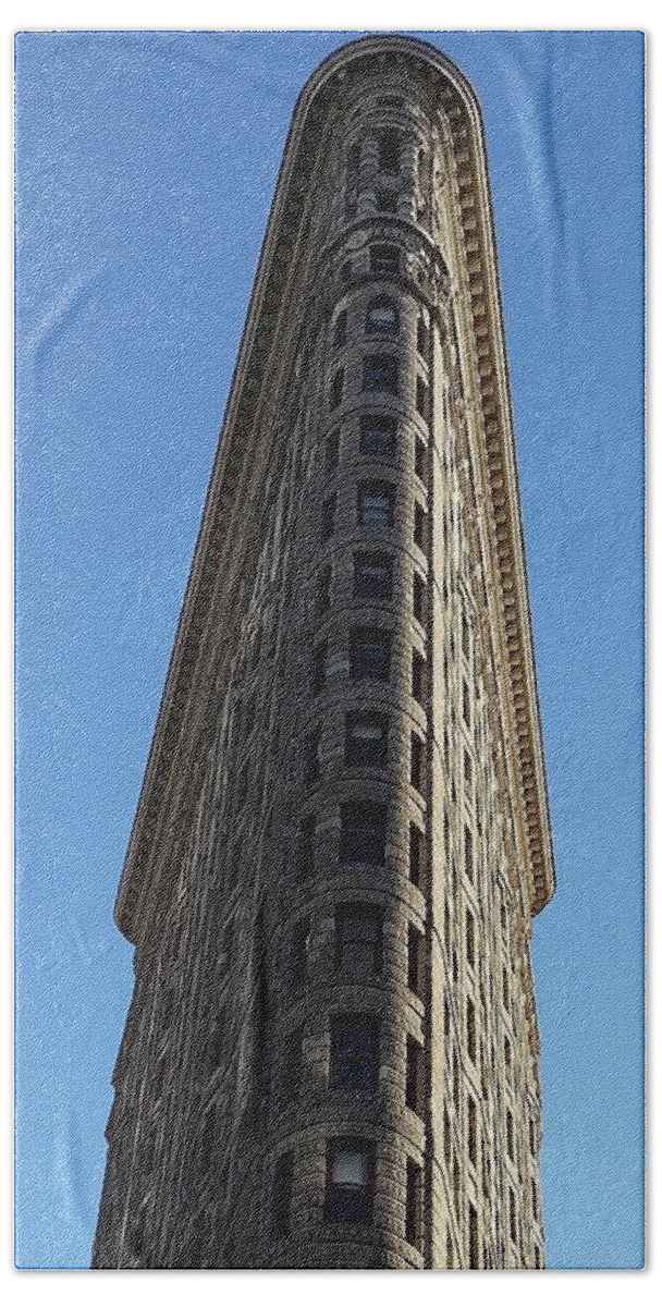 Flatiron Building Bath Towel featuring the photograph FlatIron Building by Vic Ritchey