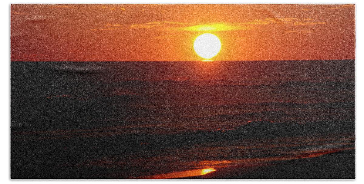 Sunset Hand Towel featuring the photograph Florida Sunset by Susanne Van Hulst