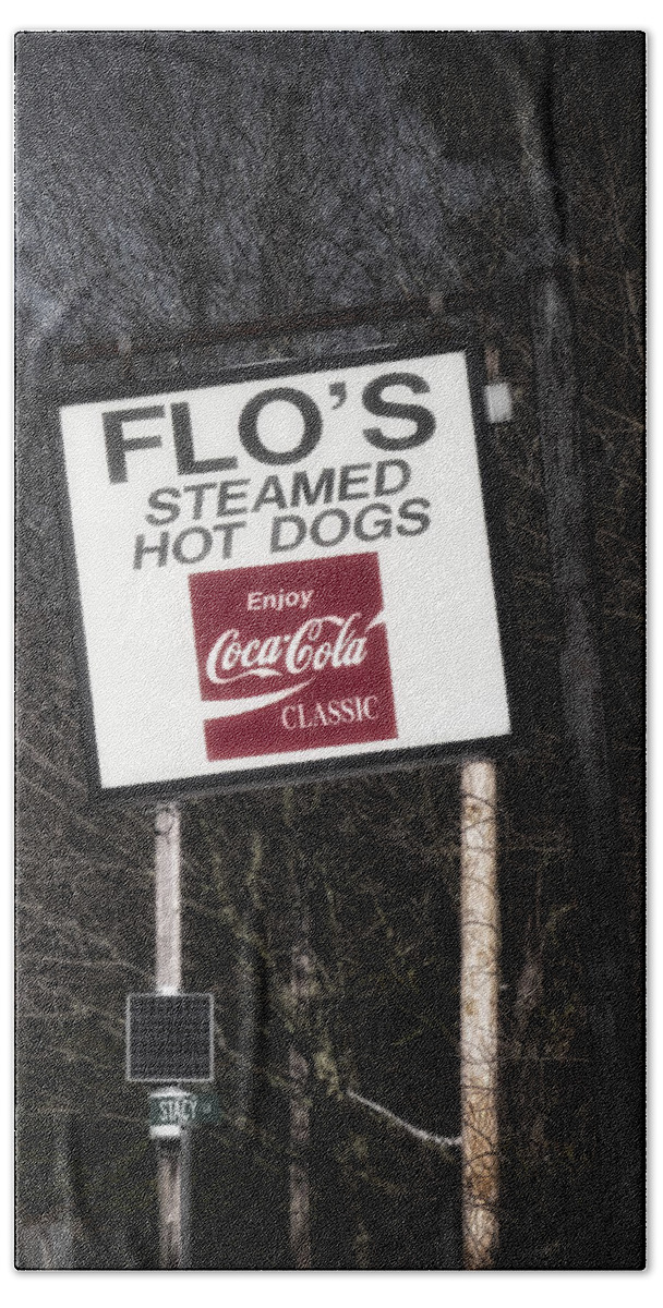 Flos Bath Towel featuring the photograph Flo's Hot Dogs - Cape Neddick - Maine by Steven Ralser