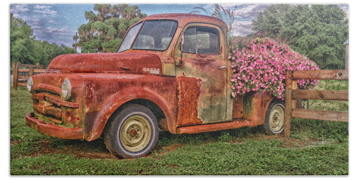 Dodge Bath Towel featuring the photograph Dodge Flower Bed by Dennis Dugan
