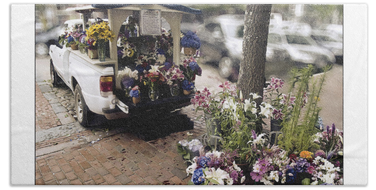 Nantucket Bath Towel featuring the photograph Flower Truck on Nantucket by Tammy Wetzel