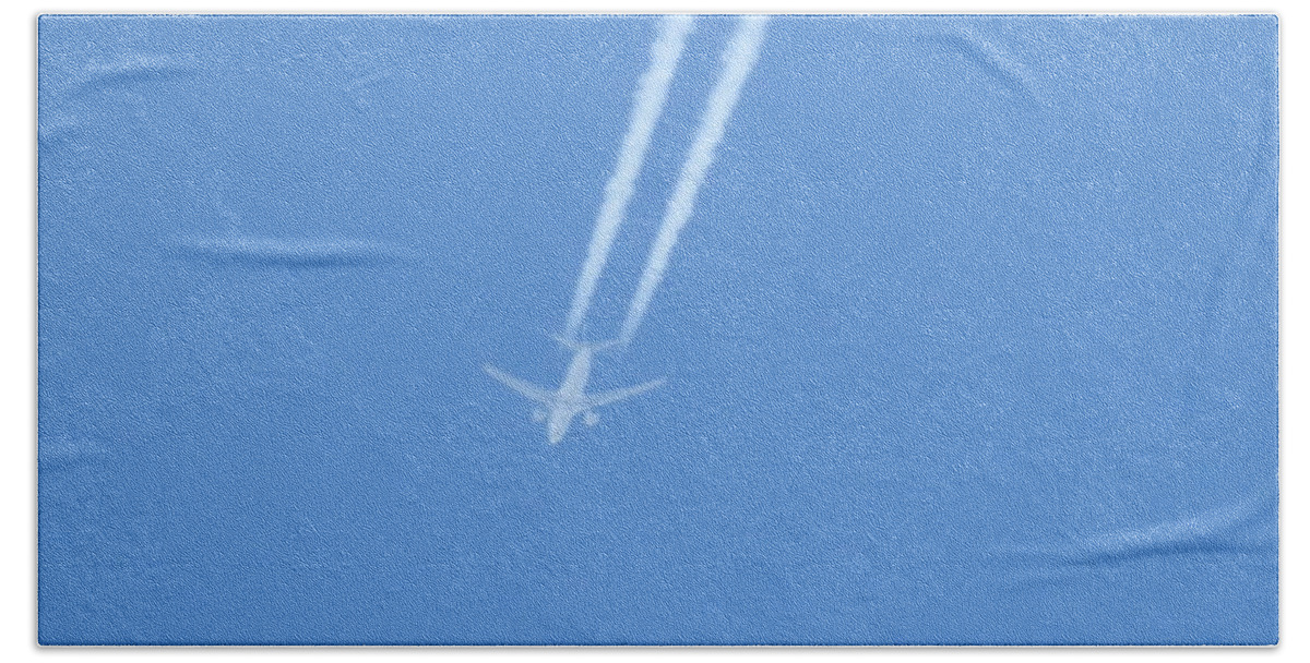 Airplane Bath Towel featuring the photograph Fly Over The Ocean by Jan Gelders