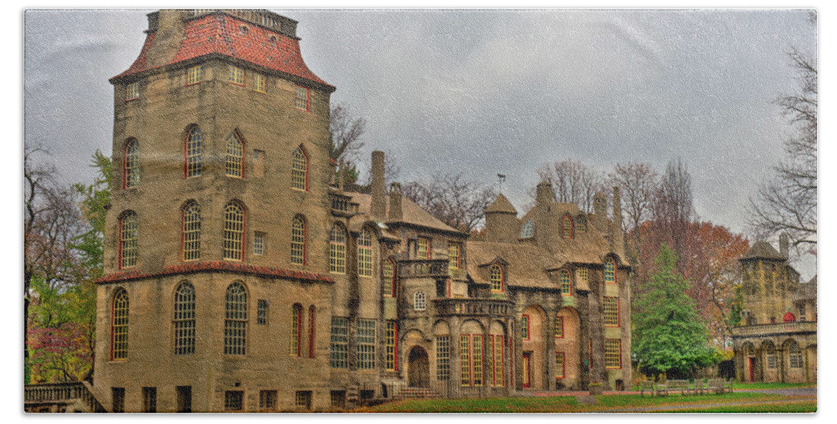 Fonthill Bath Towel featuring the photograph Fonthill Castle by William Jobes