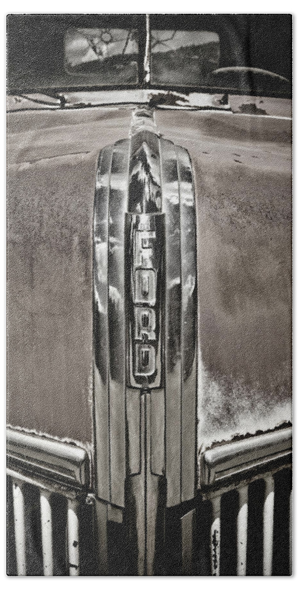 Americana Bath Towel featuring the photograph Ford Chrome Grille by Marilyn Hunt