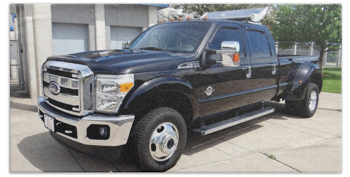 Ford F-350 Bath Towel featuring the photograph Ford F-350 by Jackie Russo