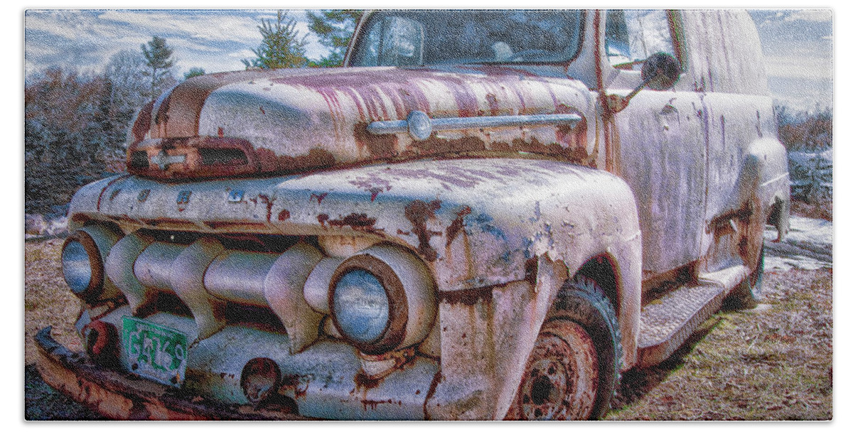 Maine Hand Towel featuring the photograph Ford Panel Truck by Gary Shepard