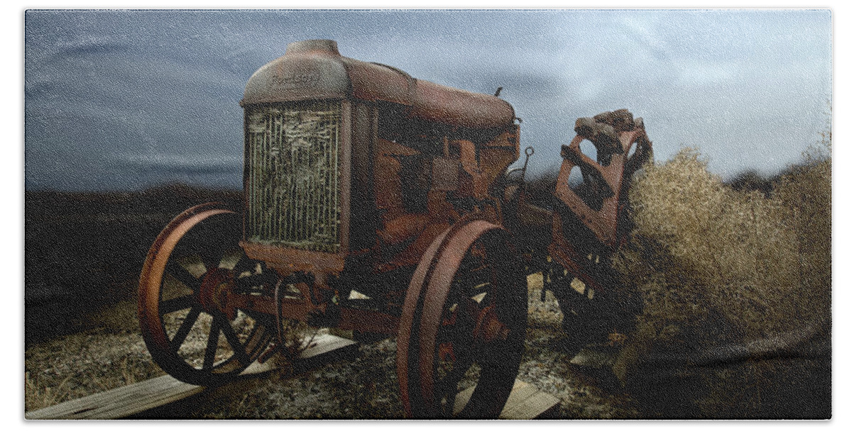 Antique Bath Towel featuring the photograph Fordson Tractor by Yo Pedro