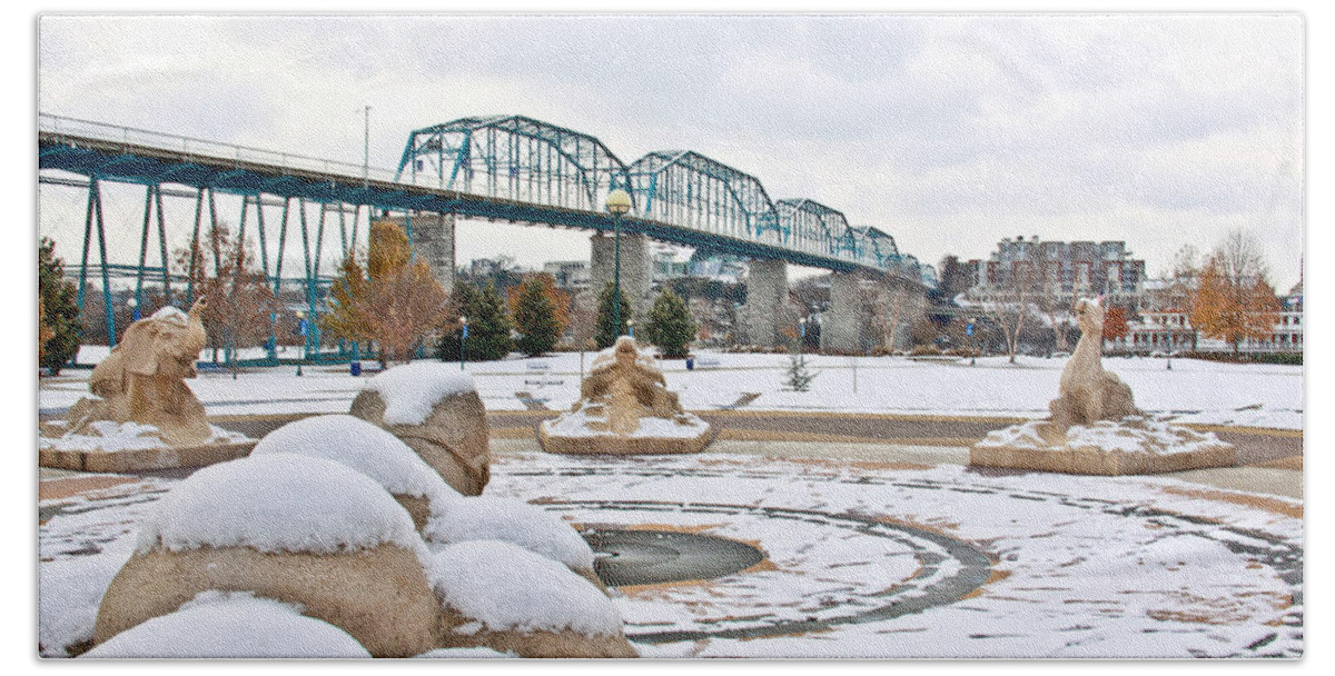 Chattanooga Bath Towel featuring the photograph Fountain in Winter by Tom and Pat Cory