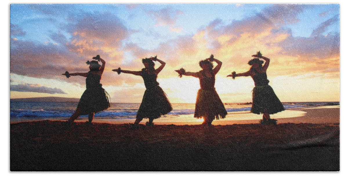 Hawaii Bath Towel featuring the photograph Four Hula Dancers At Sunset by David Olsen