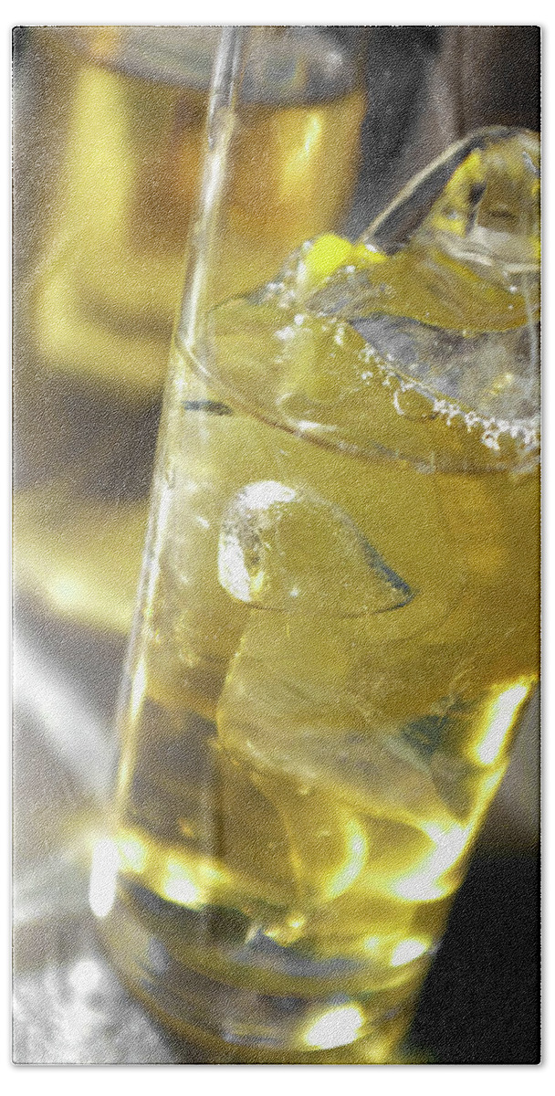 Acid Bath Towel featuring the photograph Fresh Drink with Lemon by Carlos Caetano
