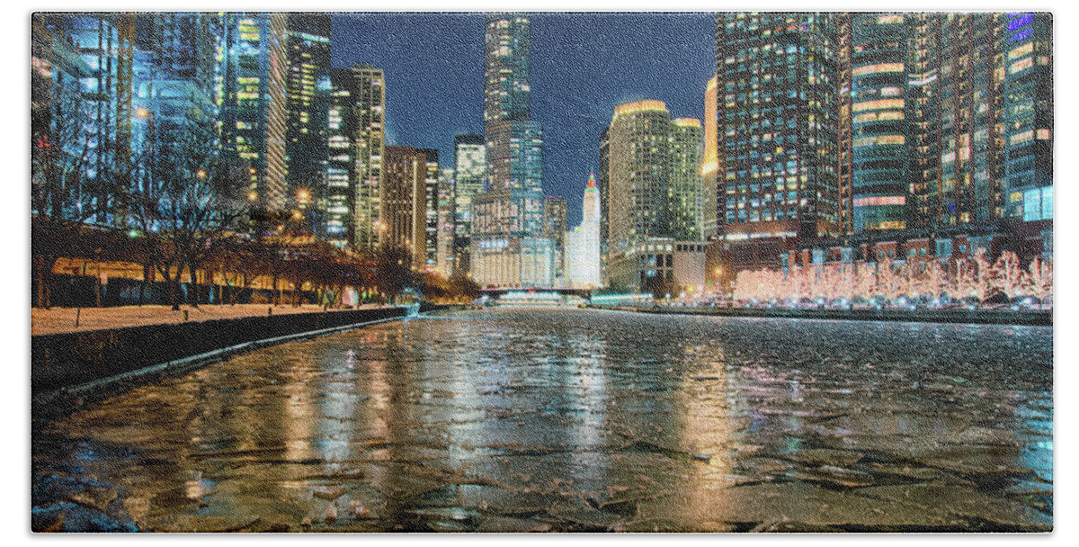 Chicago Bath Towel featuring the photograph Frozen I by Raf Winterpacht