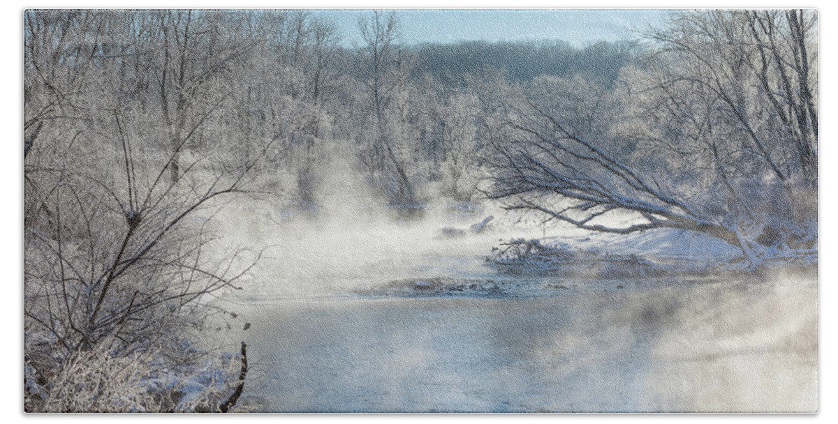 Cuyahoga Bath Towel featuring the photograph Frozen Misty Morning by David Watkins