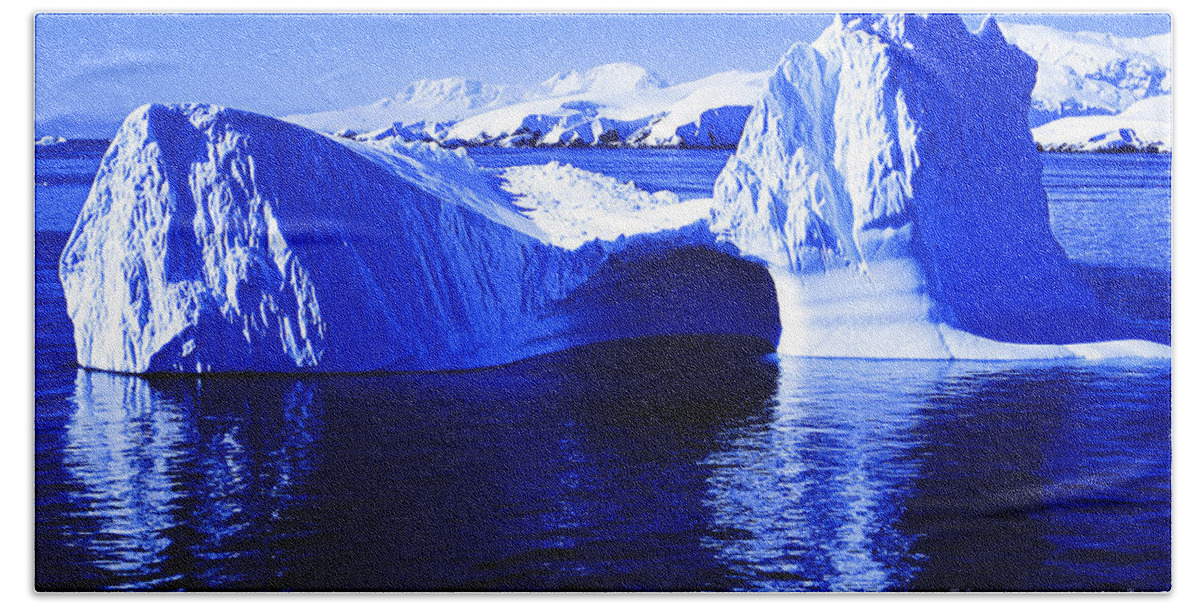 Antarctica Bath Towel featuring the photograph Frozen Sphinx by Steve C Heckman
