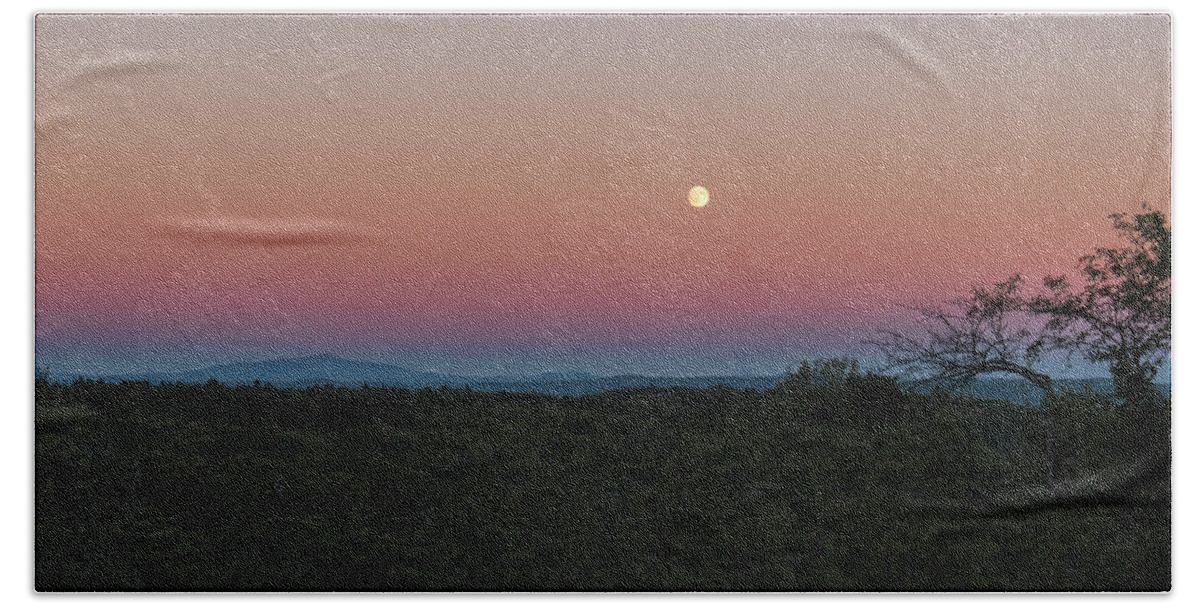 Sunset Lake Road West Brattleboro Vermont Bath Towel featuring the photograph Full Moon Horizon by Tom Singleton
