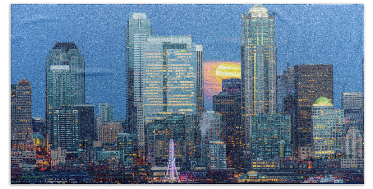 Landscape Bath Towel featuring the photograph Full moon in Seattle Downtown by Hisao Mogi
