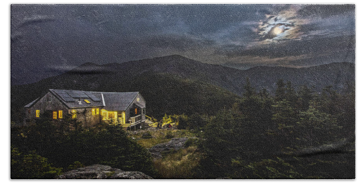 Full Moon Bath Towel featuring the photograph Full Moon over Greenleaf Hut by White Mountain Images