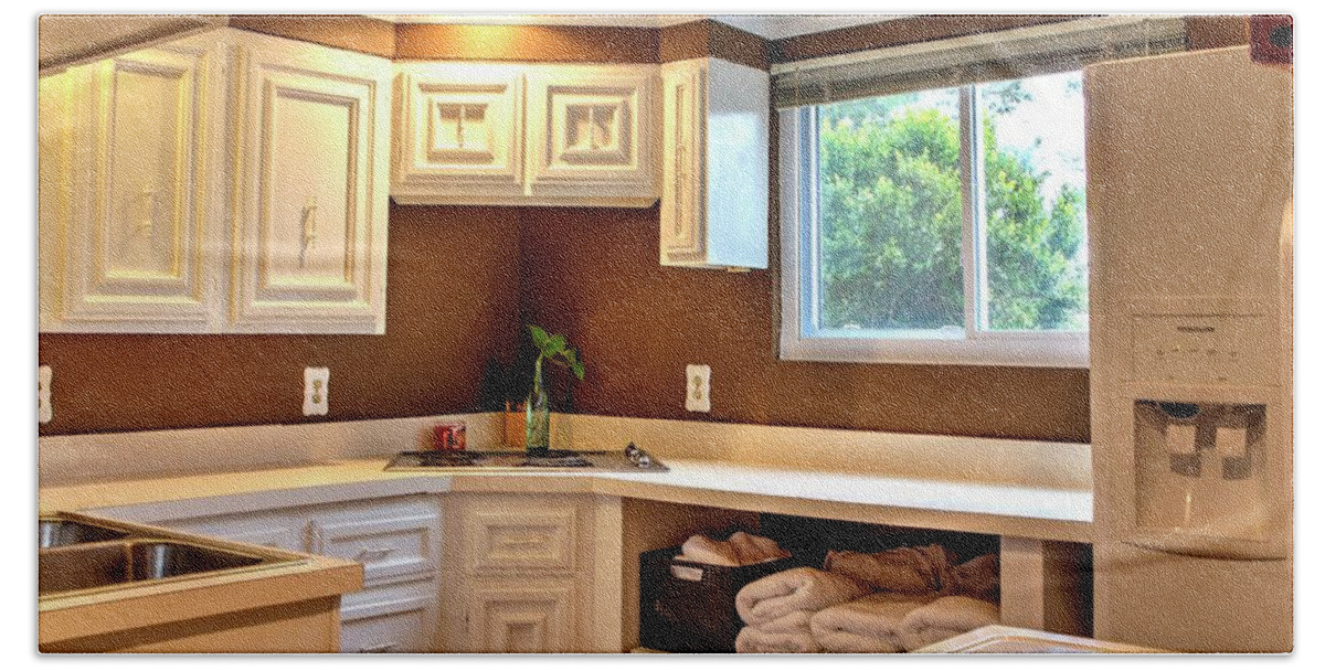 Galley Bath Towel featuring the photograph Galley kitchen by Jeff Kurtz