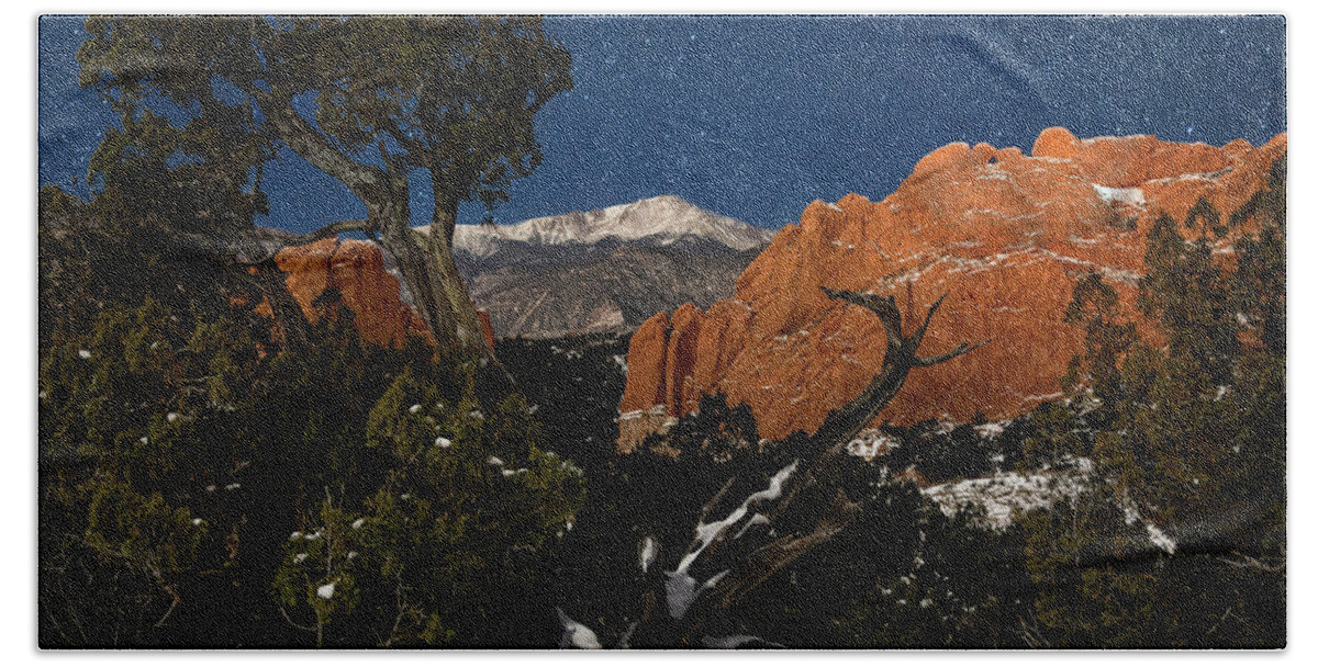 Gog Hand Towel featuring the photograph Garden of the Gods at Night by David Soldano