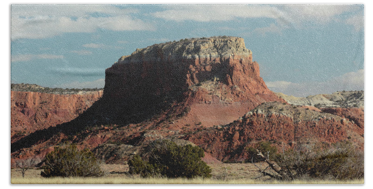 Red Bath Towel featuring the photograph Ghost Ranch Mesa by David Diaz