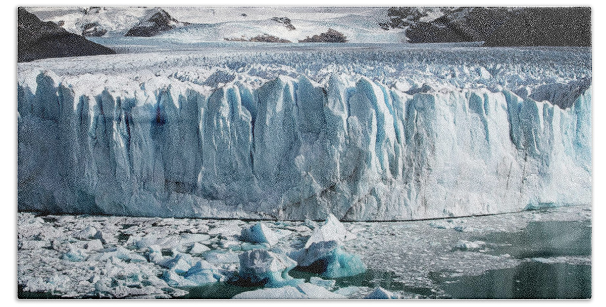 Landscape Hand Towel featuring the photograph Glaciar 003 by Ryan Weddle