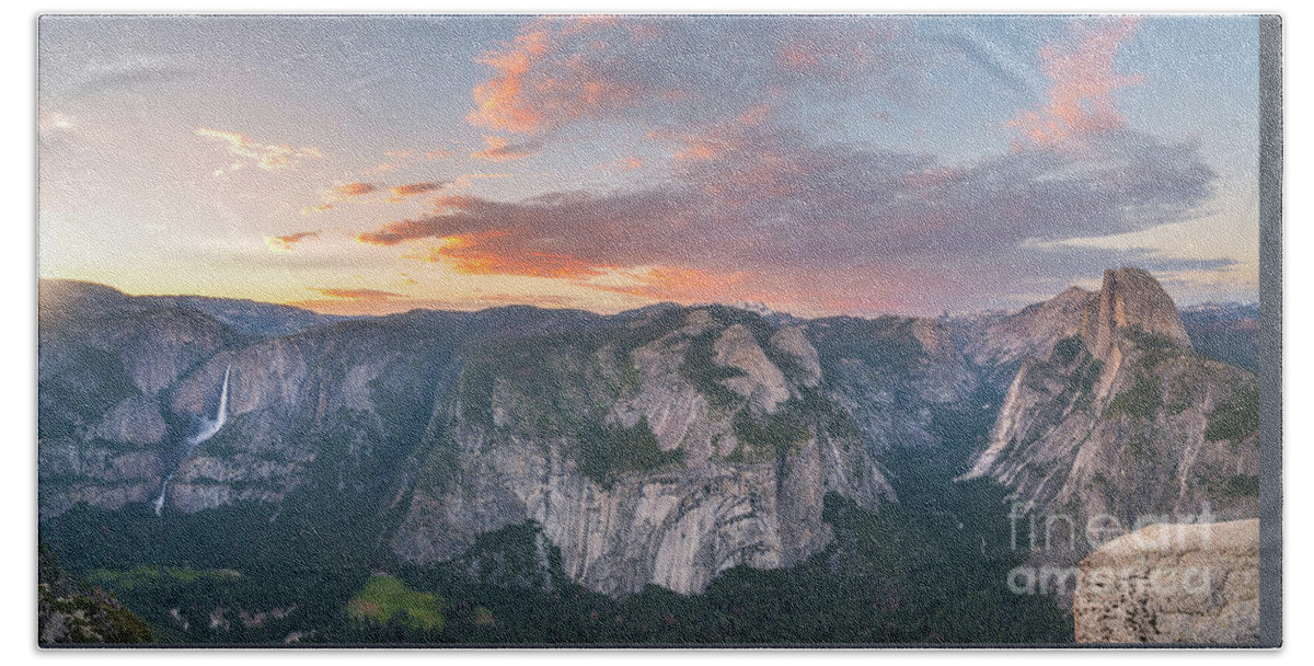 Yosemite Valley Bath Towel featuring the photograph Glacier Point Sunset by Michael Ver Sprill