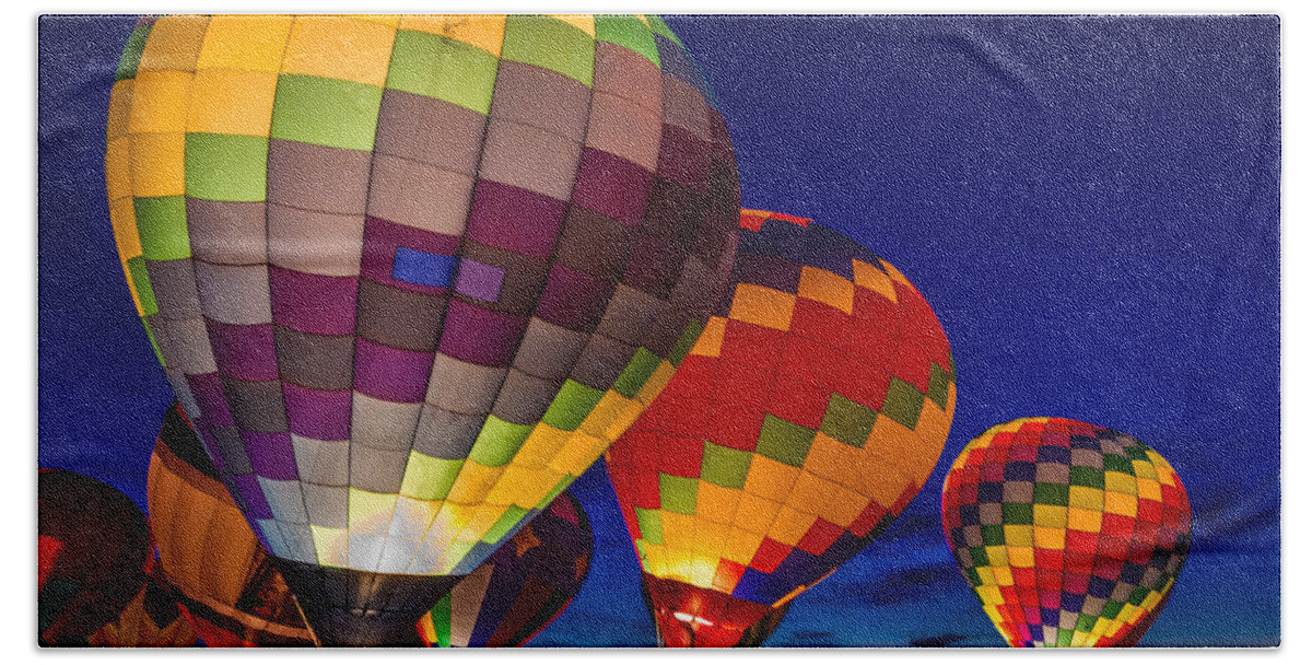 Albuquerque Hot Air Balloon Festival Bath Towel featuring the photograph Glowing Fiesta by Ron Pate